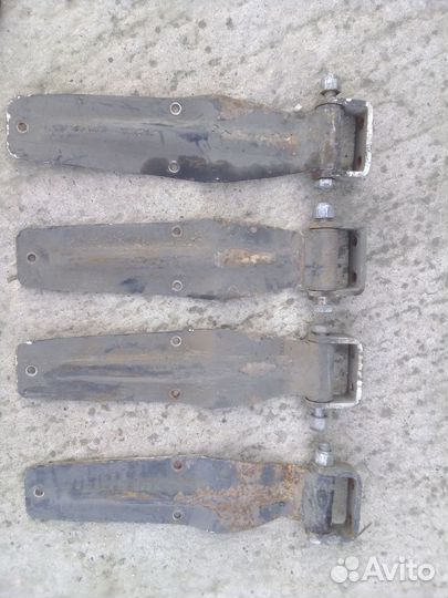 Петли для крепления дверей к фургону