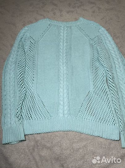 Вязаный свитер женский