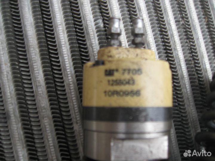 Насос форсунки на двигатель Катерпиллер кат 15