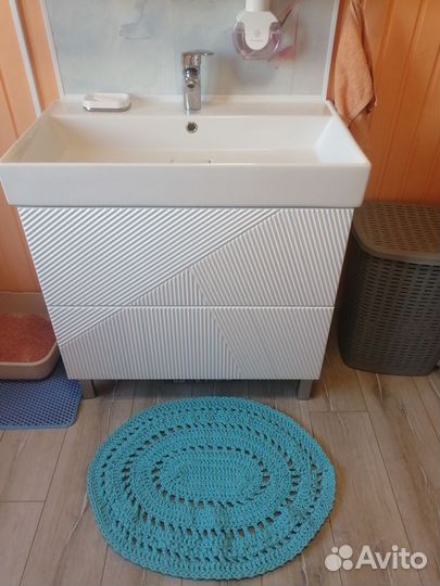 Коврик вязаный ручной работы