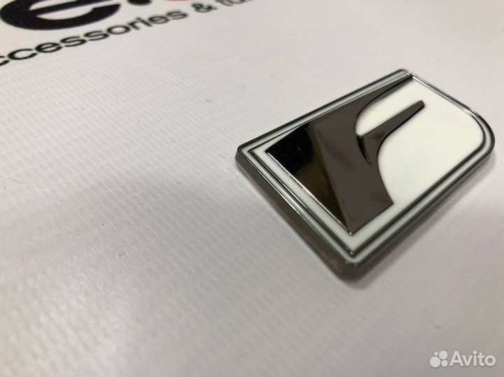 Эмблема Lexus F-Sport Короткая B2941