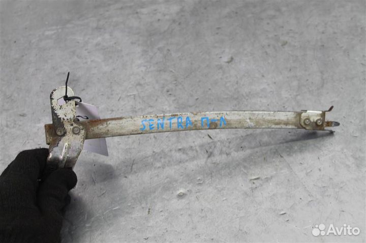 Направляющая стекла двери передней левой Nissan S