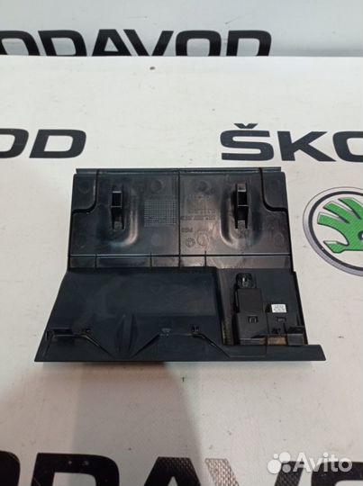 Накладка торпеды с разъёмом USB Skoda Octavia A7