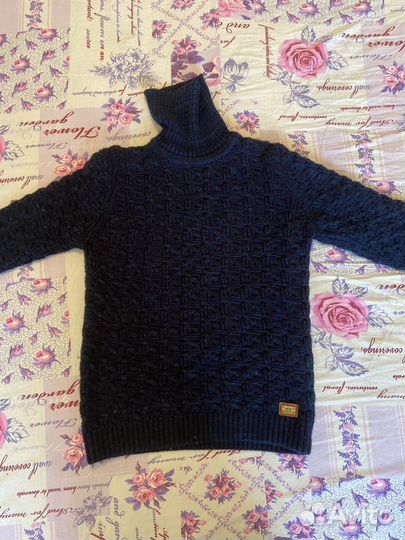 Вязаный свитер