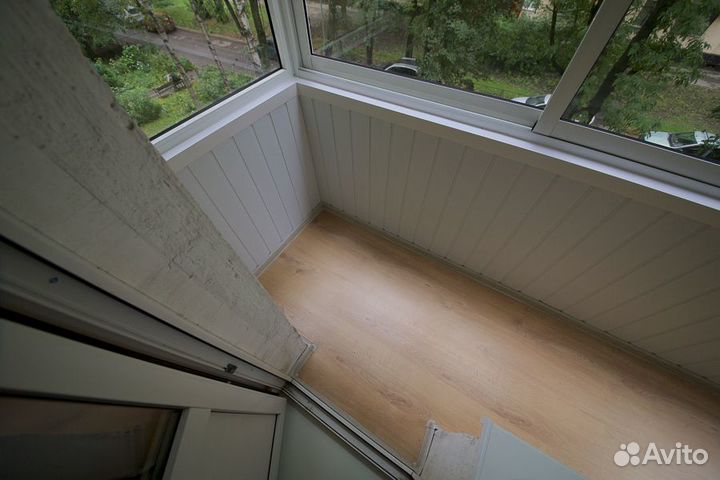 Балкон с крышей в 