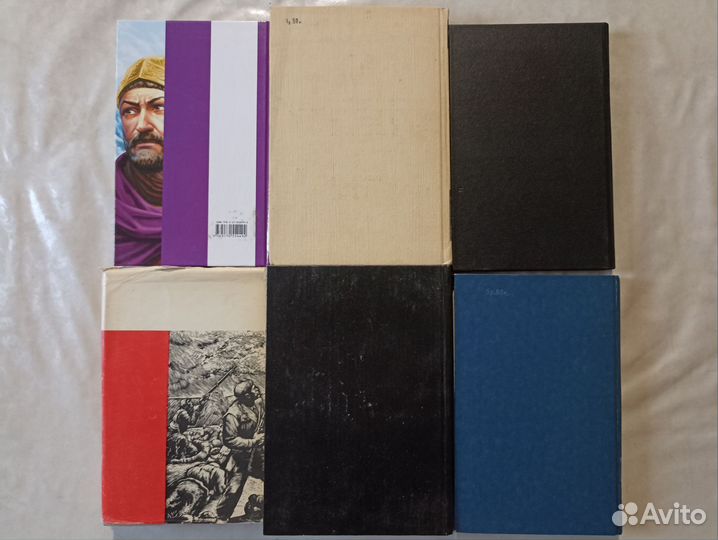 Книги в ассортименте