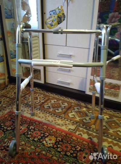 Ходунки для инвалидов