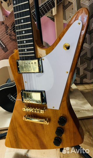 Электрогитара Gold Explorer + Ремень