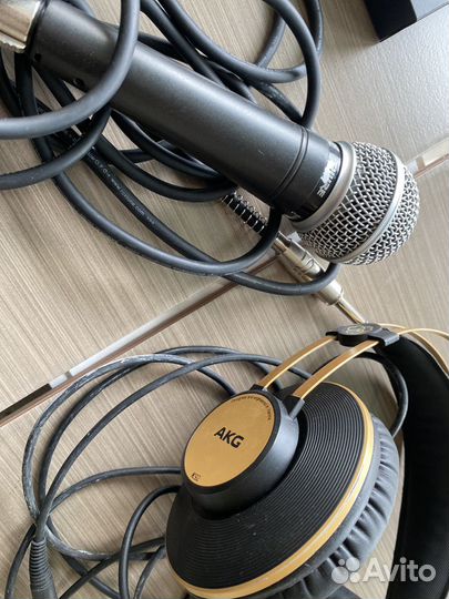 Студийные наушники akg