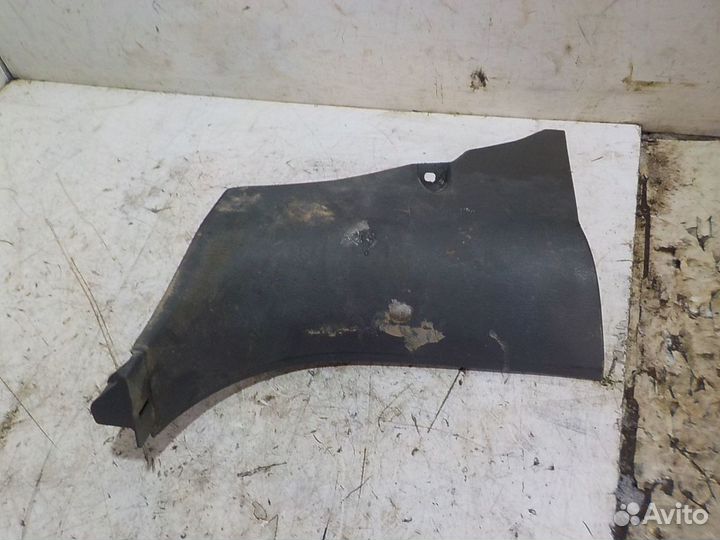 Накладка стойки передняя правая Toyota Hilux