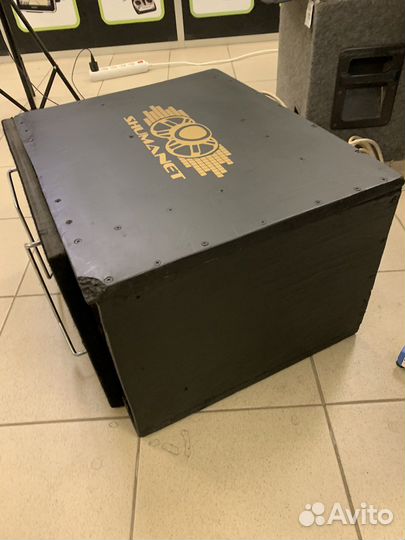 Сабвуфер JBL