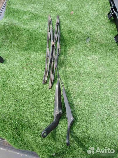 Поводок дворников передний Chevrolet Niva 2018