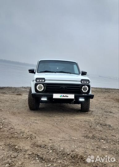 LADA 4x4 (Нива) 1.7 МТ, 2005, 100 000 км