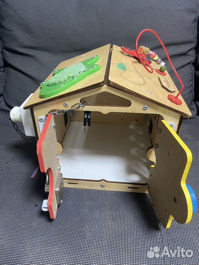 Бизиборд домик