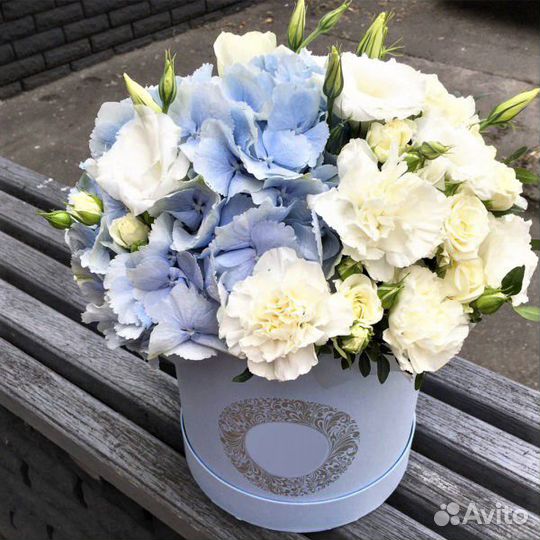 Букет в шляпной голубой коробке №387