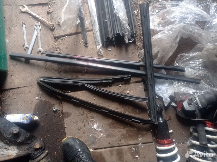 Уплотнитель стекла задней правой двери сценник 2