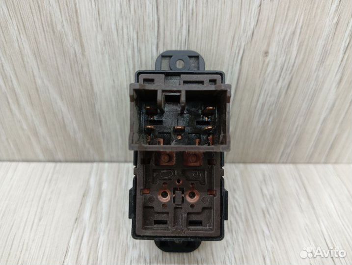 Кнопка стеклоподъемника Kia Rio 3 1.4