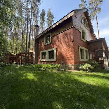 Коттедж 430 м² на участке 14 сот.