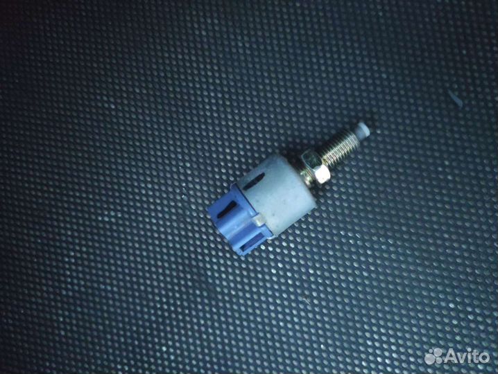 Концевик педали тормоза (лягушка) Тойота (toyota)