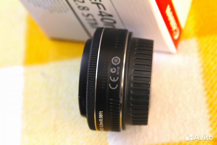 Canon EF 40mm f/2.8 STM