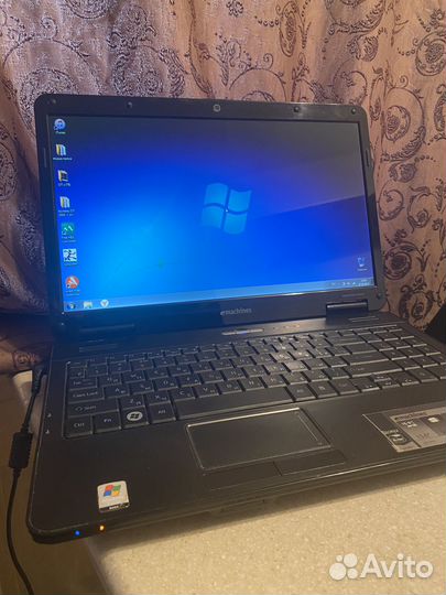 Ноутбук Emachines E525