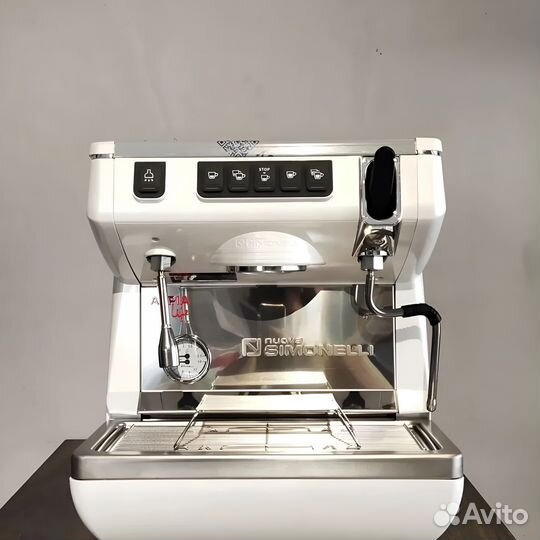 Кофемашина Nuova Simonelli белая (1 GRV)