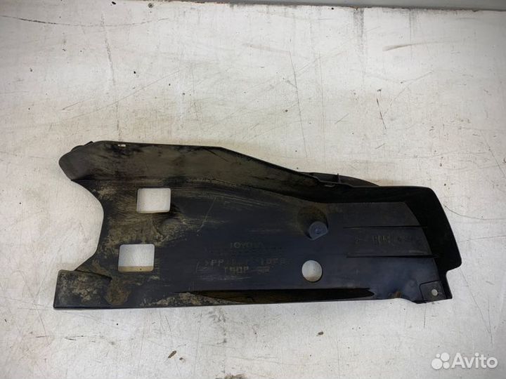 Пыльник бампера задний правый Toyota Land Cruiser