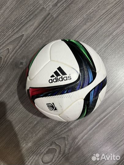 Футбольный мяч adidas