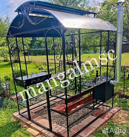 Мангал с крышей