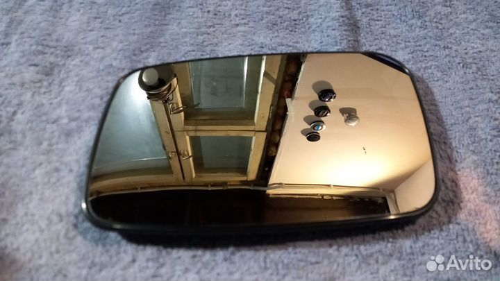 Зеркальный элемент Volvo V70 левый