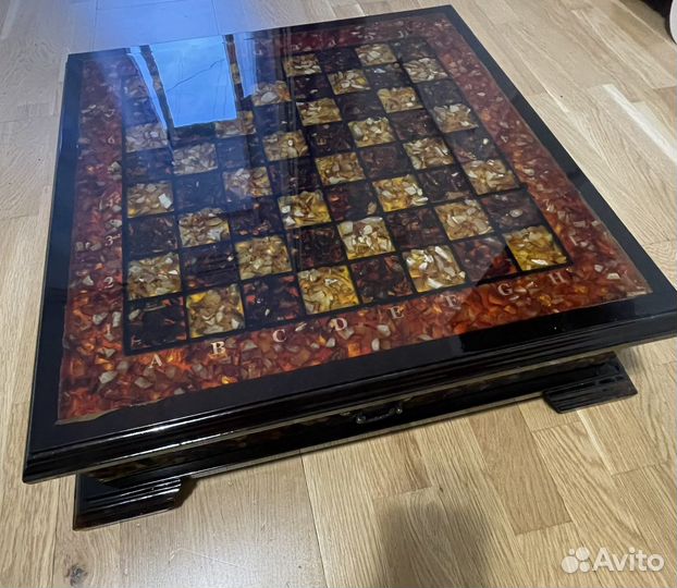 Шахматы из янтаря