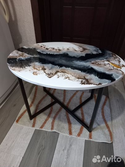 Журнальный столик