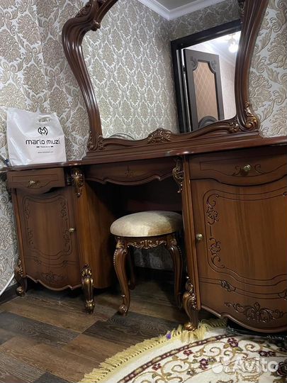 Спальный гарнитур