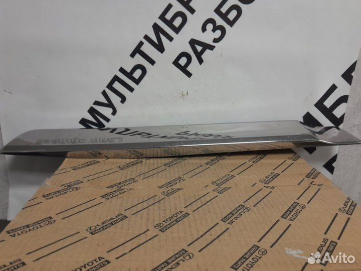 Молдинг задней левой двери Toyota Land Cruiser 200