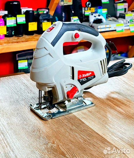 Электролобзик Зубр 710