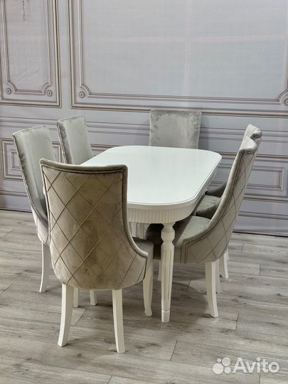 Кухонный стол и стулья