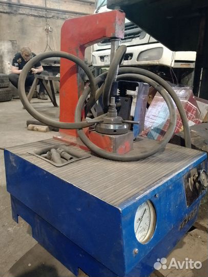 Пресс для клепки тормозных накладок Р335