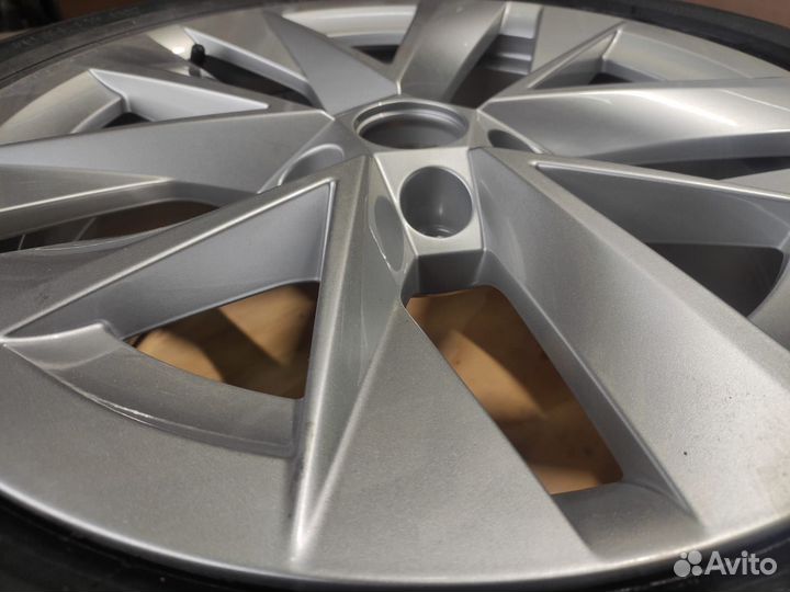 Колеса новые для Шкода Октавия R17, оригинал, лето