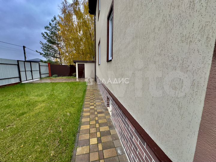 Дом 236 м² на участке 7,2 сот.