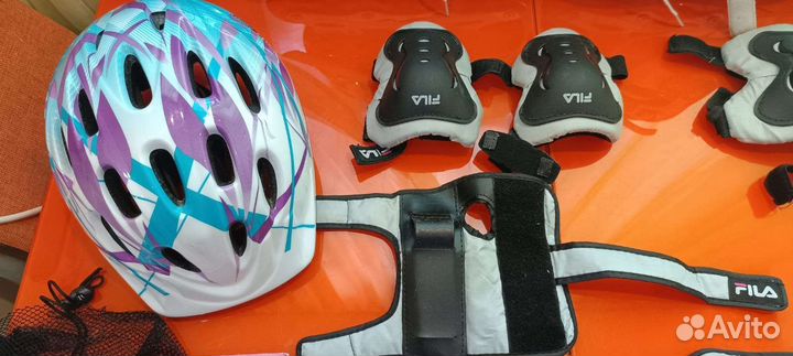 Роликовые коньки с набором защиты