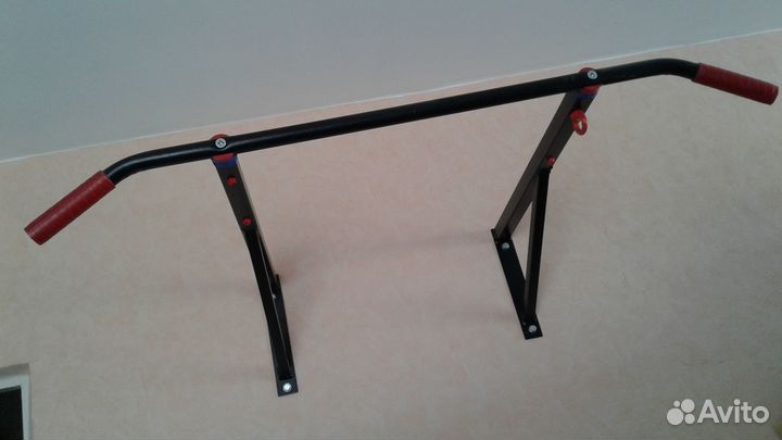 Турник на стену