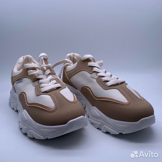 Кроссовки женские