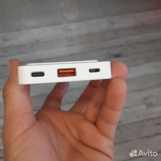 Повербанк с беспроводной зарядкой 10000mah