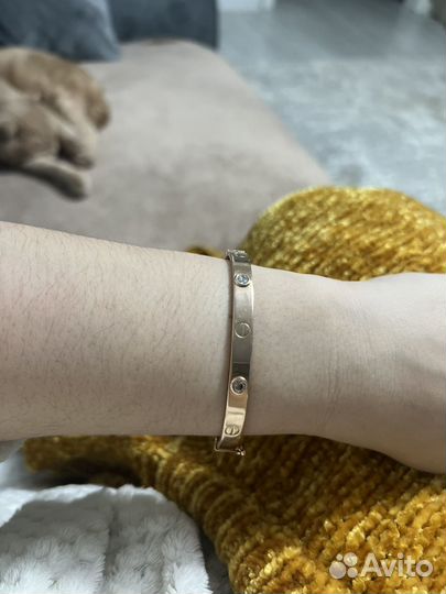 Жесткий золотой браслет
