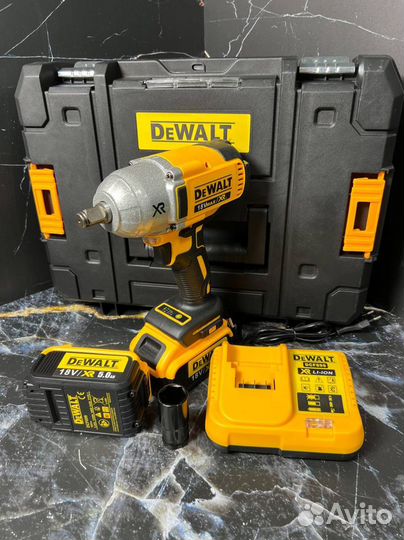 Аккумуляторный ударный гайковерт dewalt