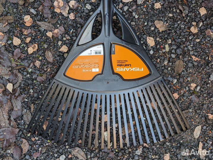 Грабли Fiskars Solid для листьев XL