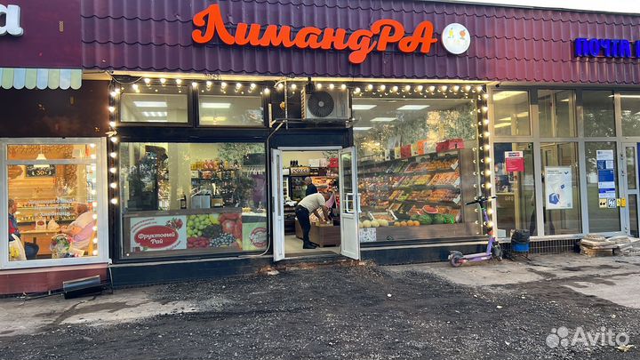 Продавец в продуктовый магазин