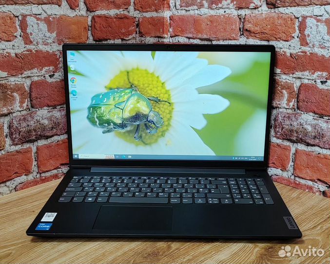 Ноутбук Lenovo FullHD windows 10 мощнее Core i7