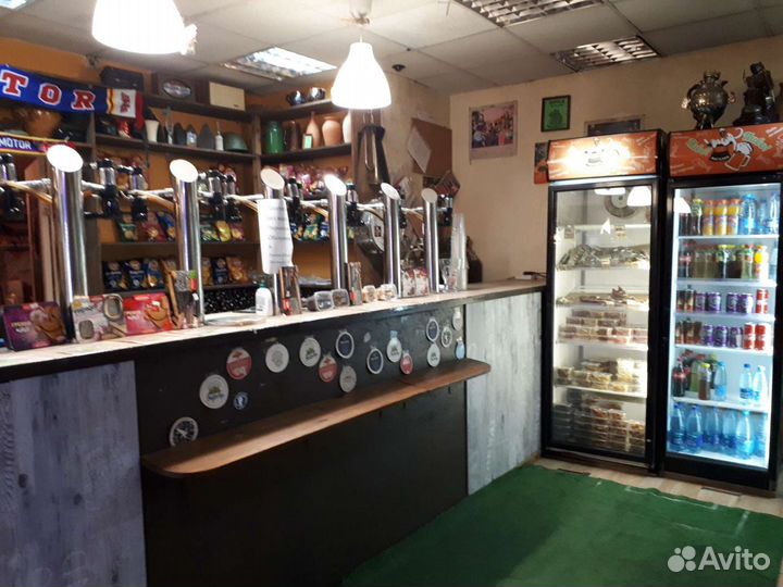 Паб/бар и магазин разливного пива возле метро
