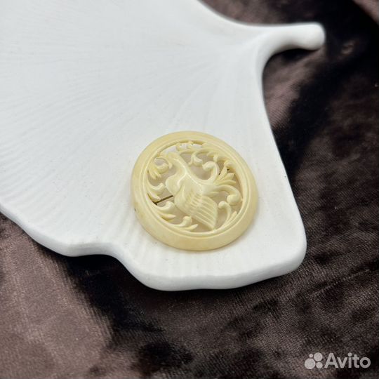 Винтажная брошь резьба по кости, времён СССР